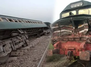 Shalimar Express Karachi to Lahore Collided with a Trailer