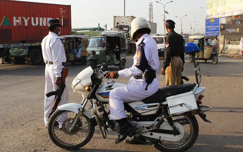 Traffic Police Cracking Down in Karachi