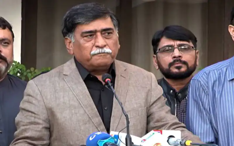 AFaq Ahmed on Ajrak number plate