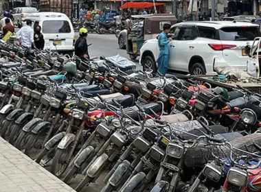 Ban on charging parking fees has imposed on all roads in Karachi