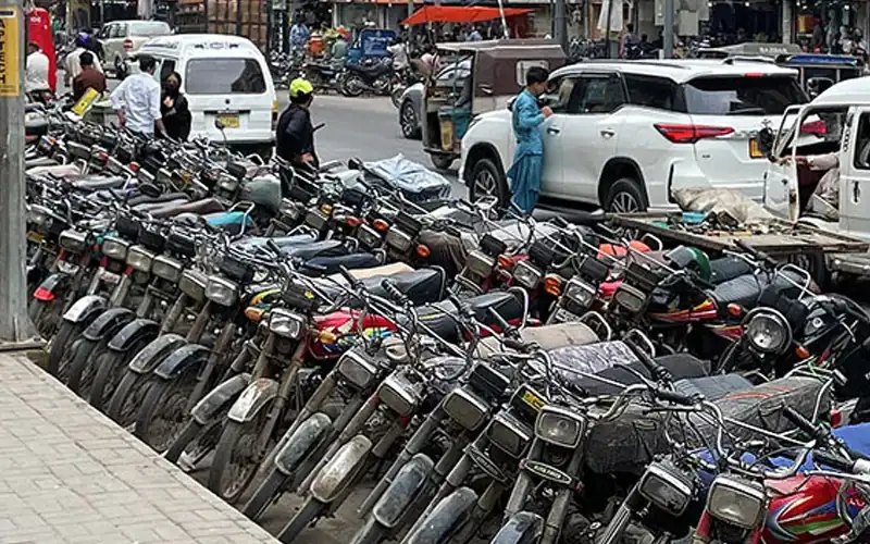 Ban on charging parking fees has imposed on all roads in Karachi