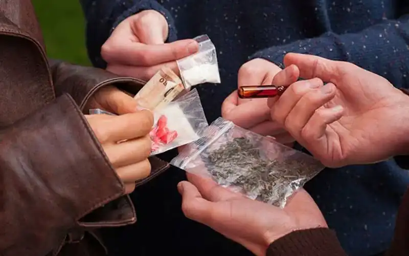 Drugs are supplied in Karachi through online and courier services