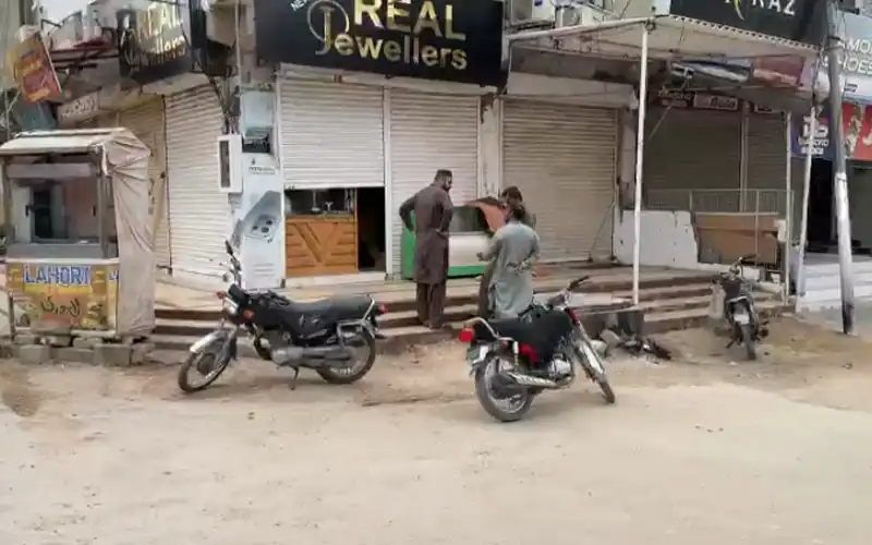 Lock breaking gang committed crime in Karachi