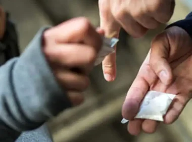 Two suspects arrested for supplying drugs online in Karachi