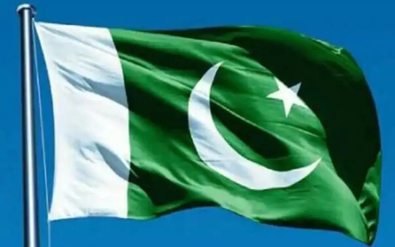 When and where was the national flag first unveiled?