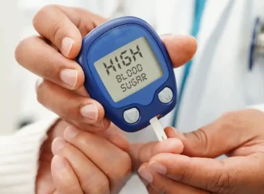 What are the causes and treatments for high and low blood sugar