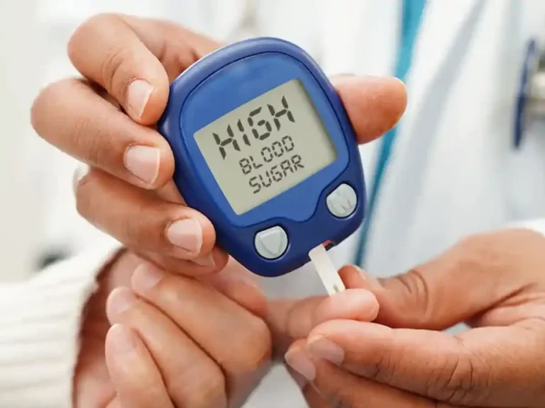What are the causes and treatments for high and low blood sugar